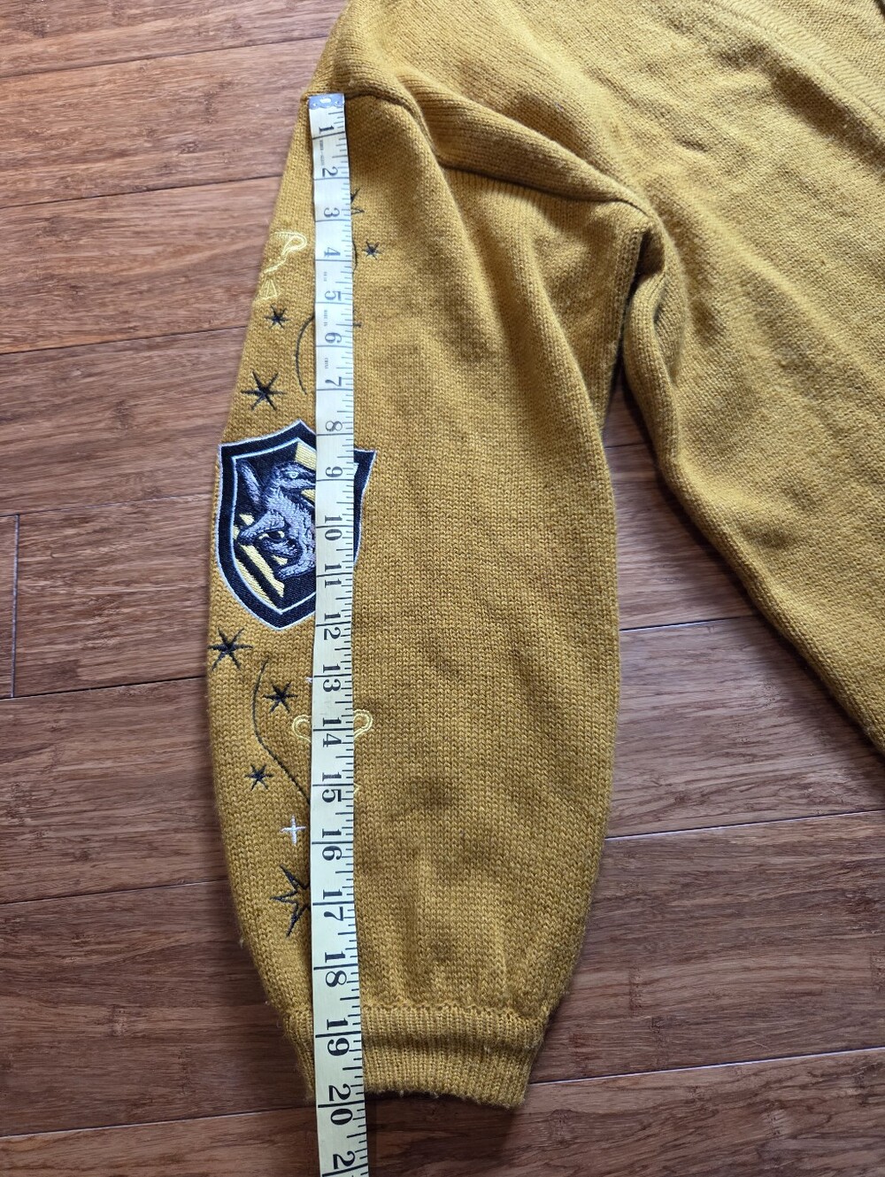 Harry Potter Hufflepuff Mustard Embroidered Cardigan Sweater Large House Cup - Picture 6 of 10